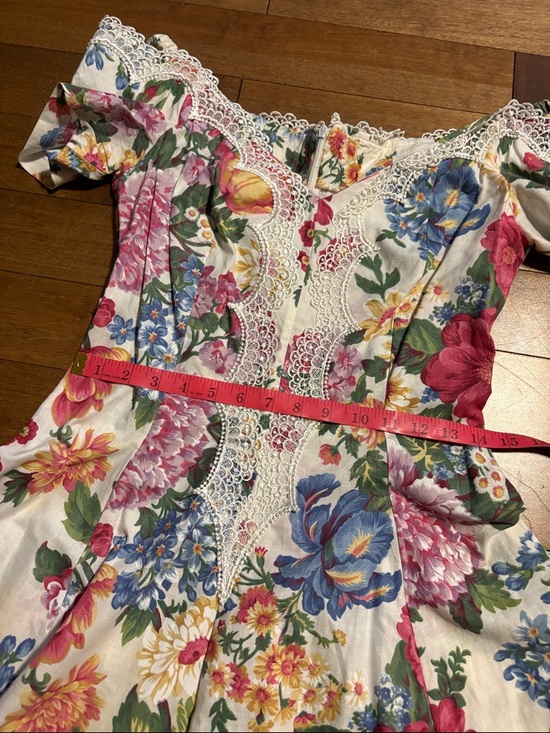 Vintage Floral Lace-Trim Midi Dress in Multi-Color - Picture 5 of 7